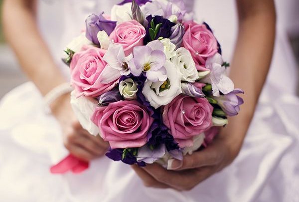 Як правильно кидати весільний букет?